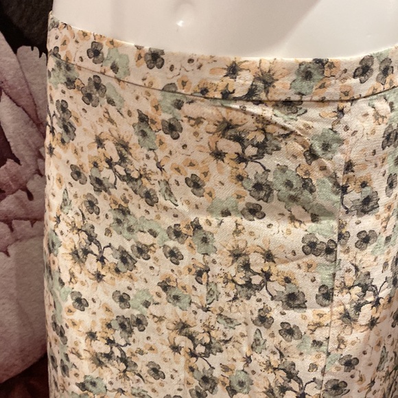 Beautiful Floral Skirt with Slit - Picture 3 of 5